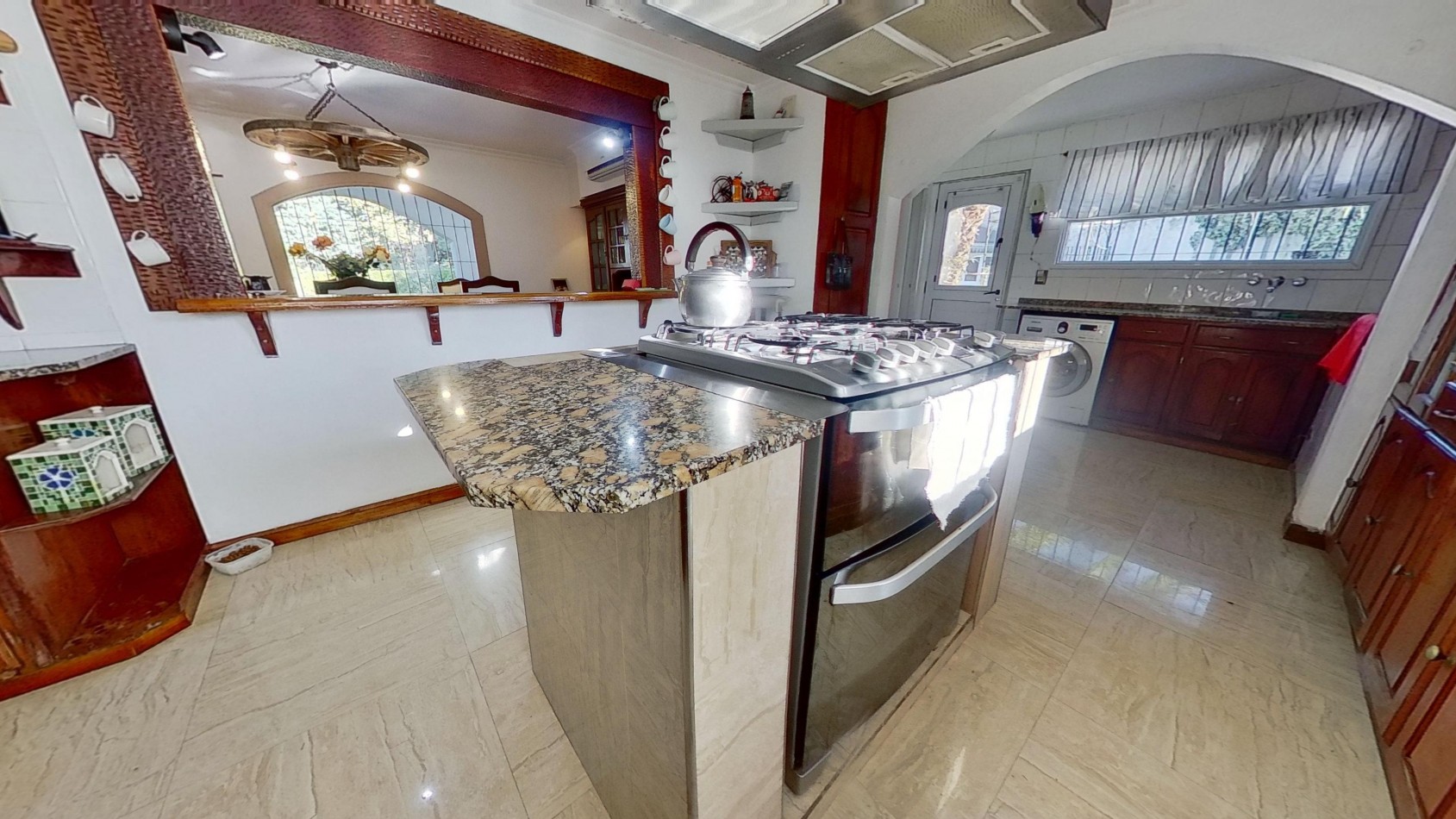 CHALET EN RANELAGH CON QUINCHO PILETA JARDIN 4 DORMITORIOS