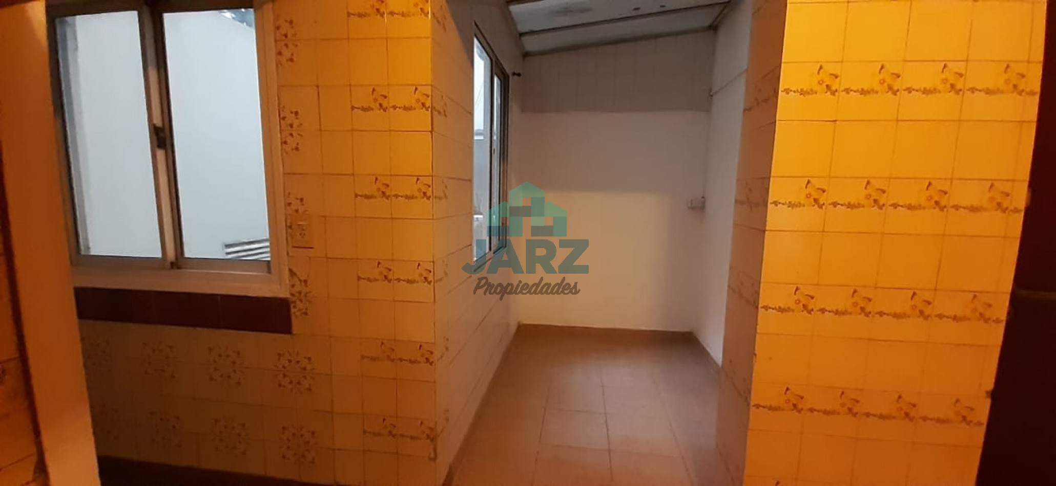 RETASADO!! Departamento de 3 dormitorios Av mitre Avellaneda